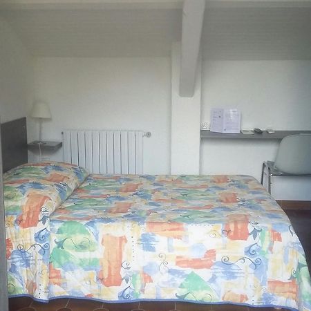 Hotel Restaurant Les 3 Chenes Fréjus Zewnętrze zdjęcie