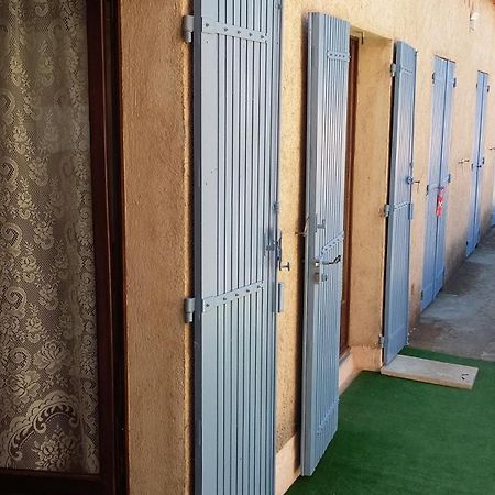 Hotel Restaurant Les 3 Chenes Fréjus Zewnętrze zdjęcie