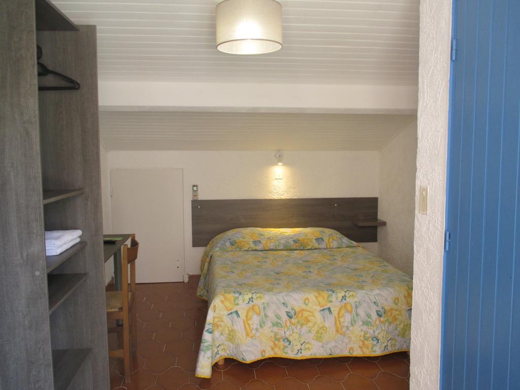 Hotel Restaurant Les 3 Chenes Fréjus Zewnętrze zdjęcie
