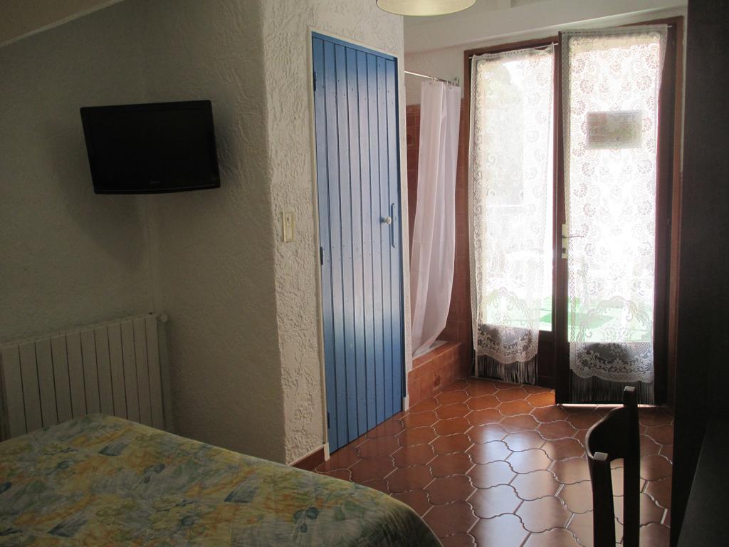 Hotel Restaurant Les 3 Chenes Fréjus Zewnętrze zdjęcie