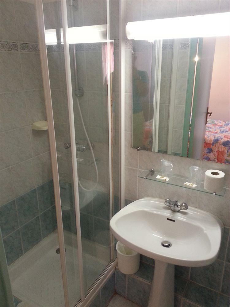 Hotel Restaurant Les 3 Chenes Fréjus Zewnętrze zdjęcie