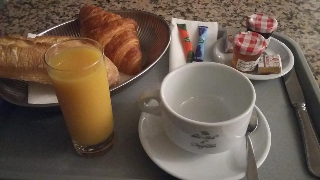 Hotel Restaurant Les 3 Chenes Fréjus Zewnętrze zdjęcie