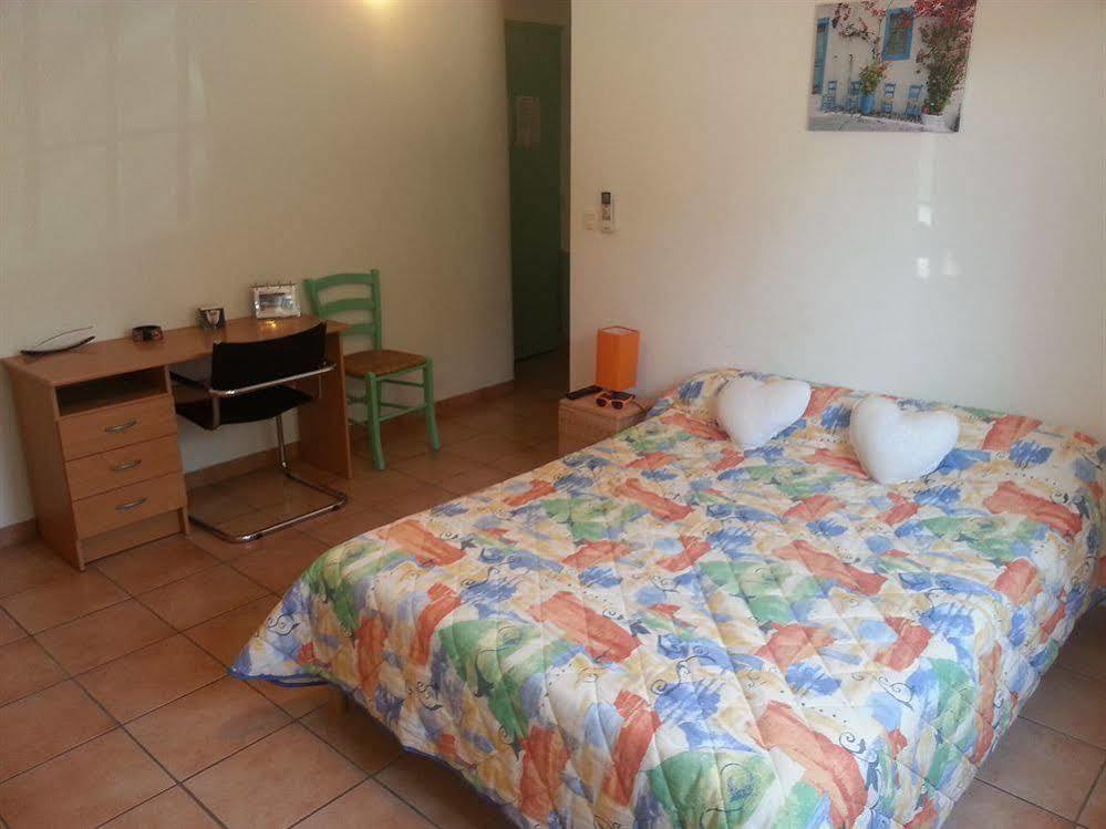 Hotel Restaurant Les 3 Chenes Fréjus Zewnętrze zdjęcie