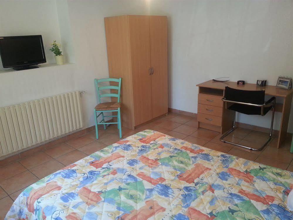 Hotel Restaurant Les 3 Chenes Fréjus Zewnętrze zdjęcie