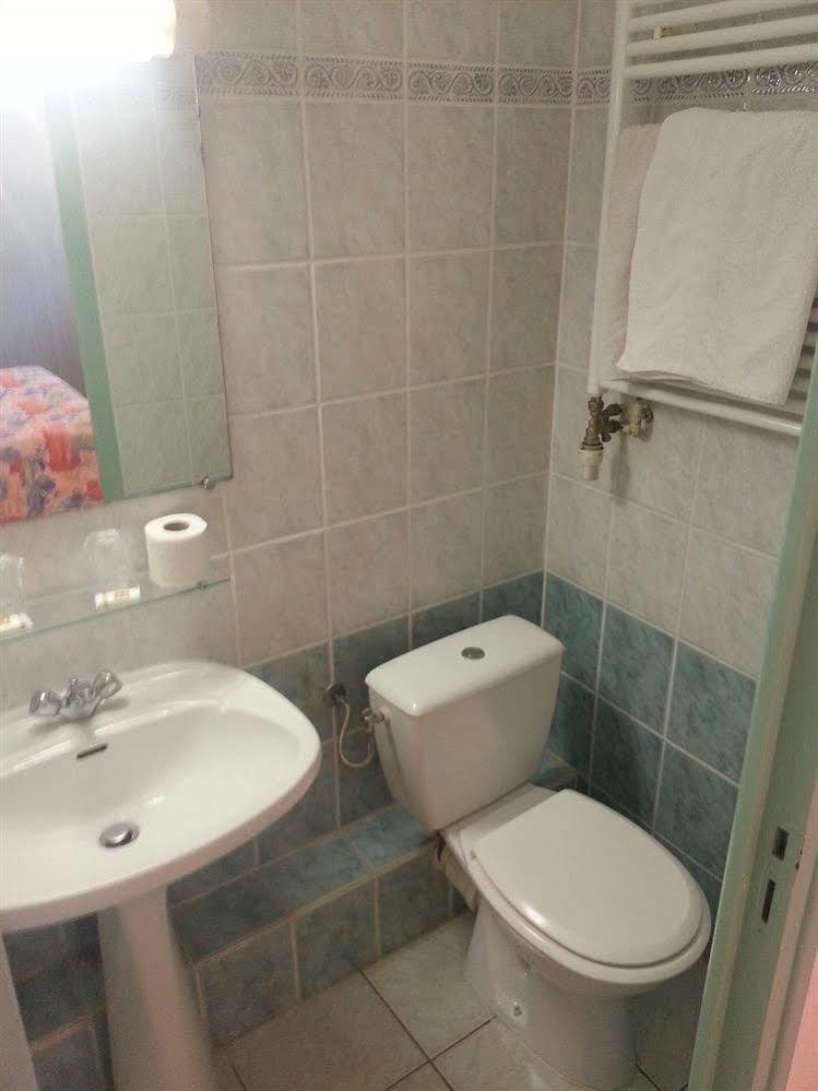 Hotel Restaurant Les 3 Chenes Fréjus Zewnętrze zdjęcie