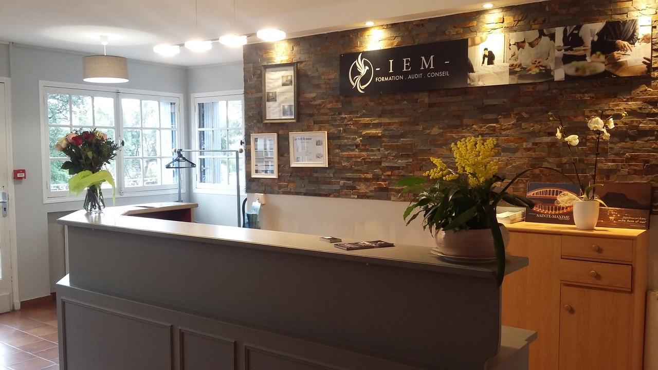 Hotel Restaurant Les 3 Chenes Fréjus Zewnętrze zdjęcie