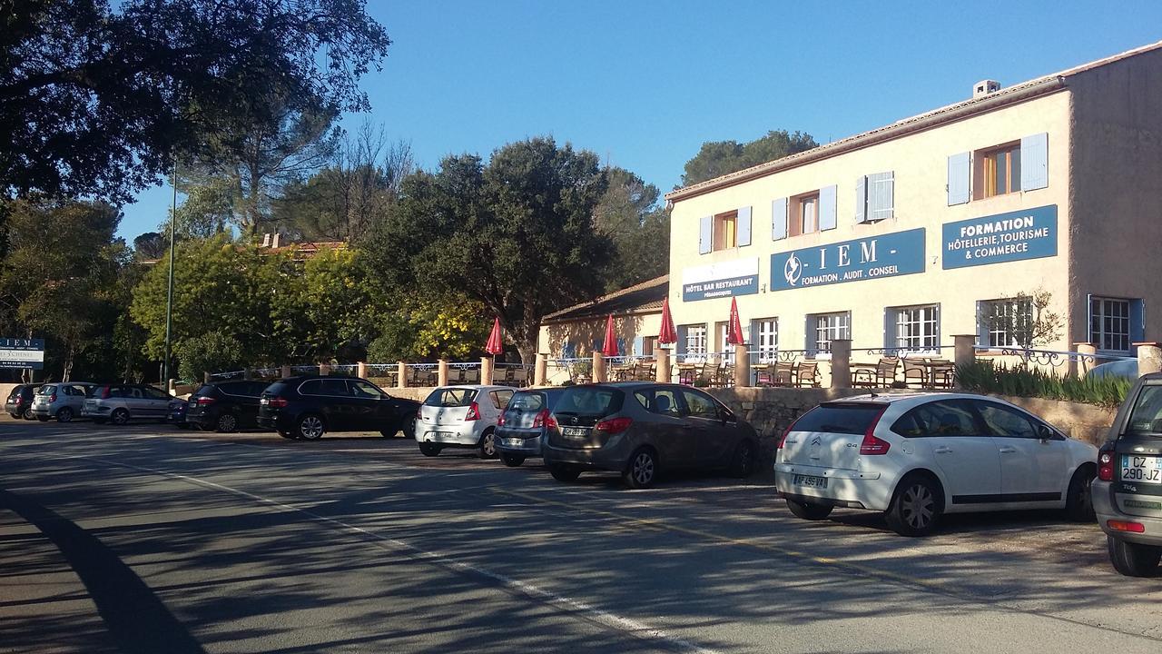 Hotel Restaurant Les 3 Chenes Fréjus Zewnętrze zdjęcie