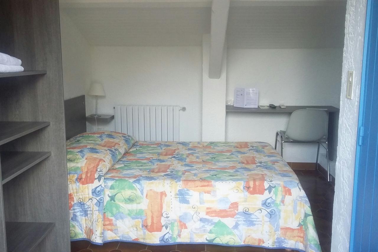 Hotel Restaurant Les 3 Chenes Fréjus Zewnętrze zdjęcie